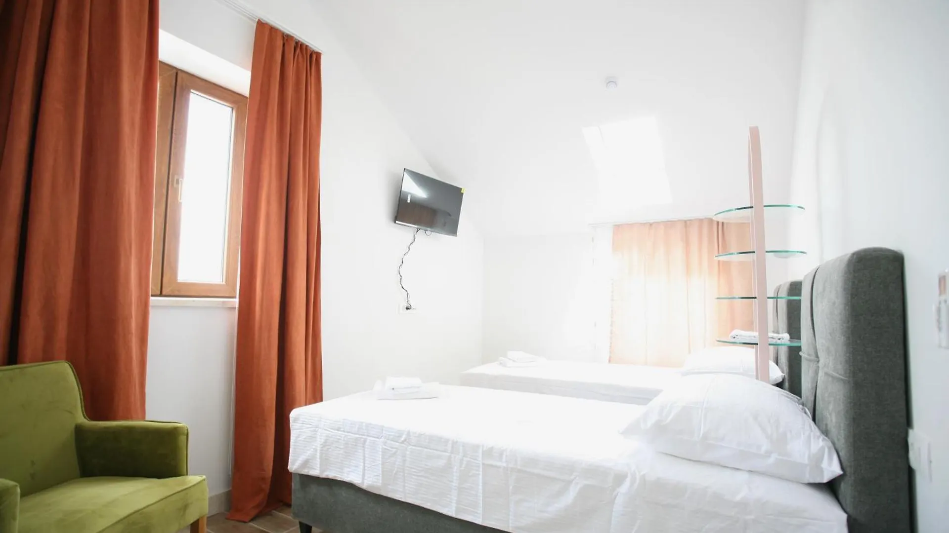 *** Otel Rooms Malo More Trogir Hırvatistan
